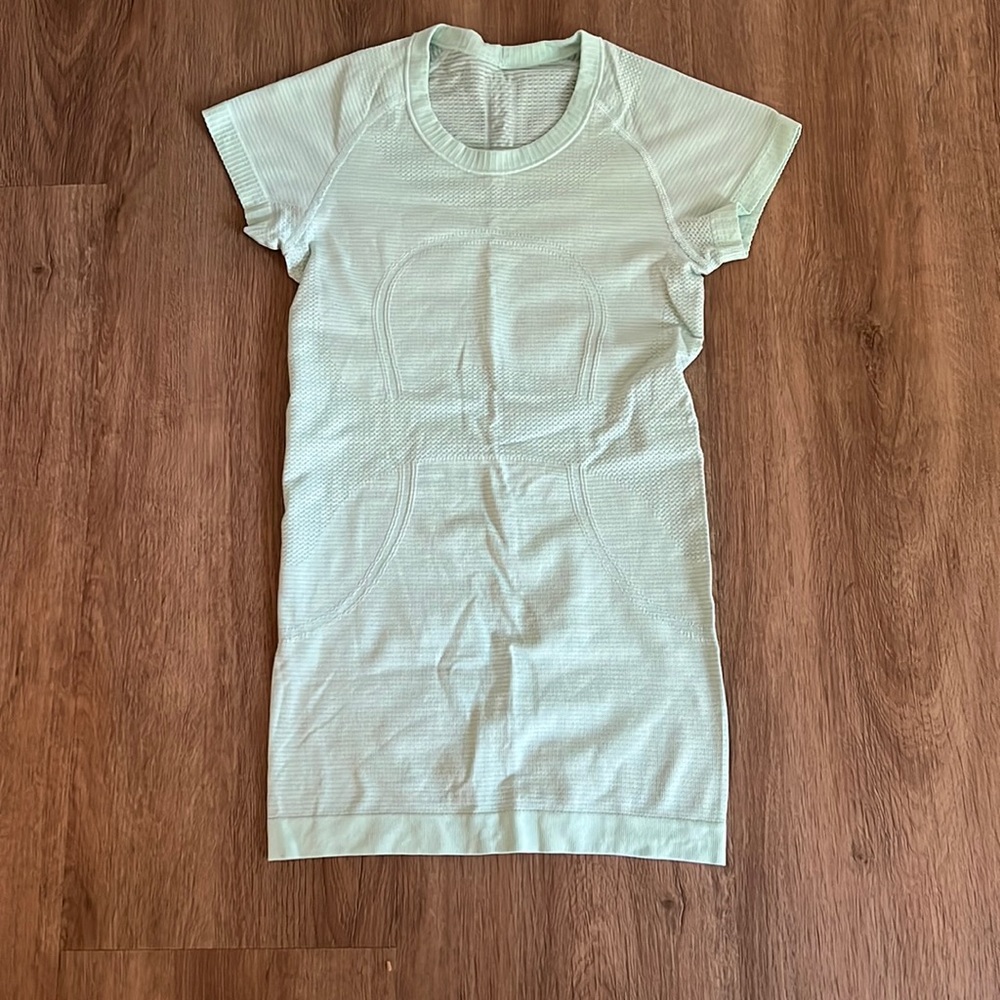Lululemon T-Shirt